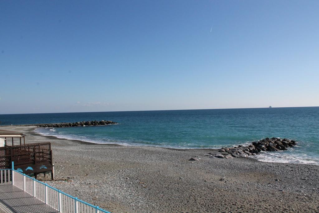 Appartamenti Mare Azzurro By Holiday World Albisola Superiore Exterior photo