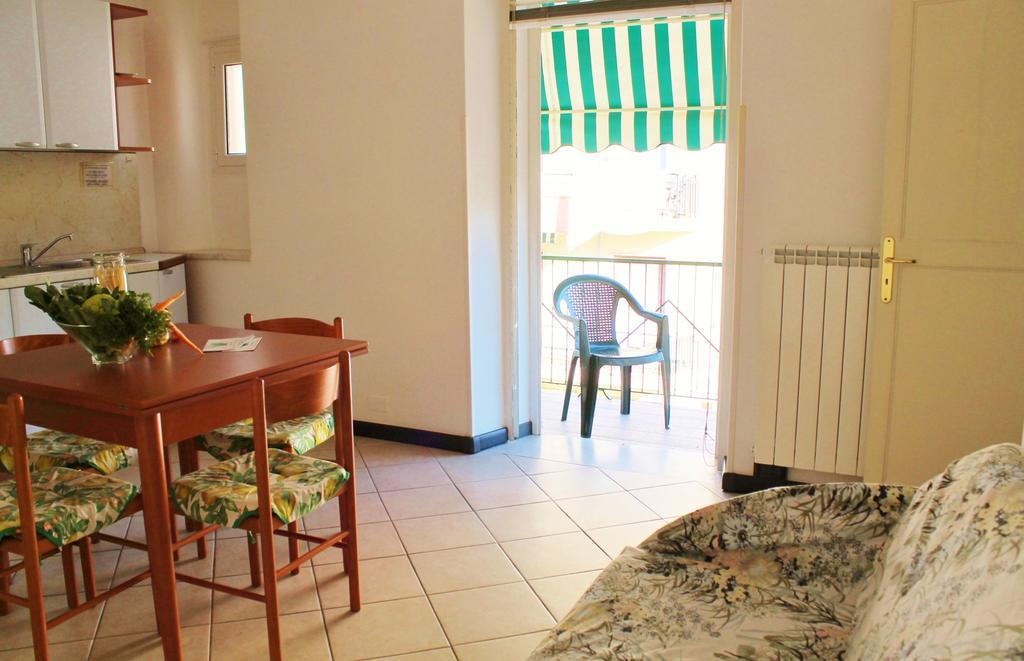 Appartamenti Mare Azzurro By Holiday World Albisola Superiore Exterior photo