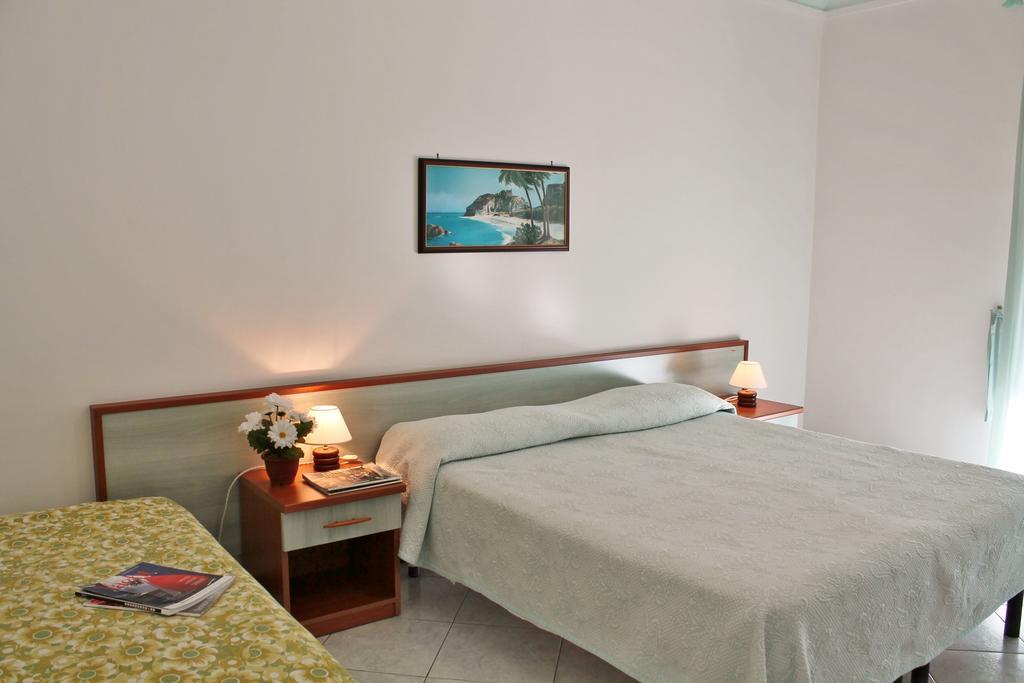 Appartamenti Mare Azzurro By Holiday World Albisola Superiore Exterior photo