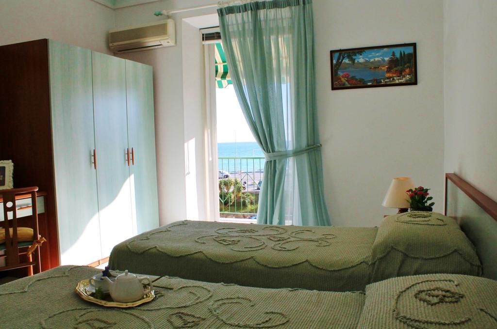 Appartamenti Mare Azzurro By Holiday World Albisola Superiore Exterior photo