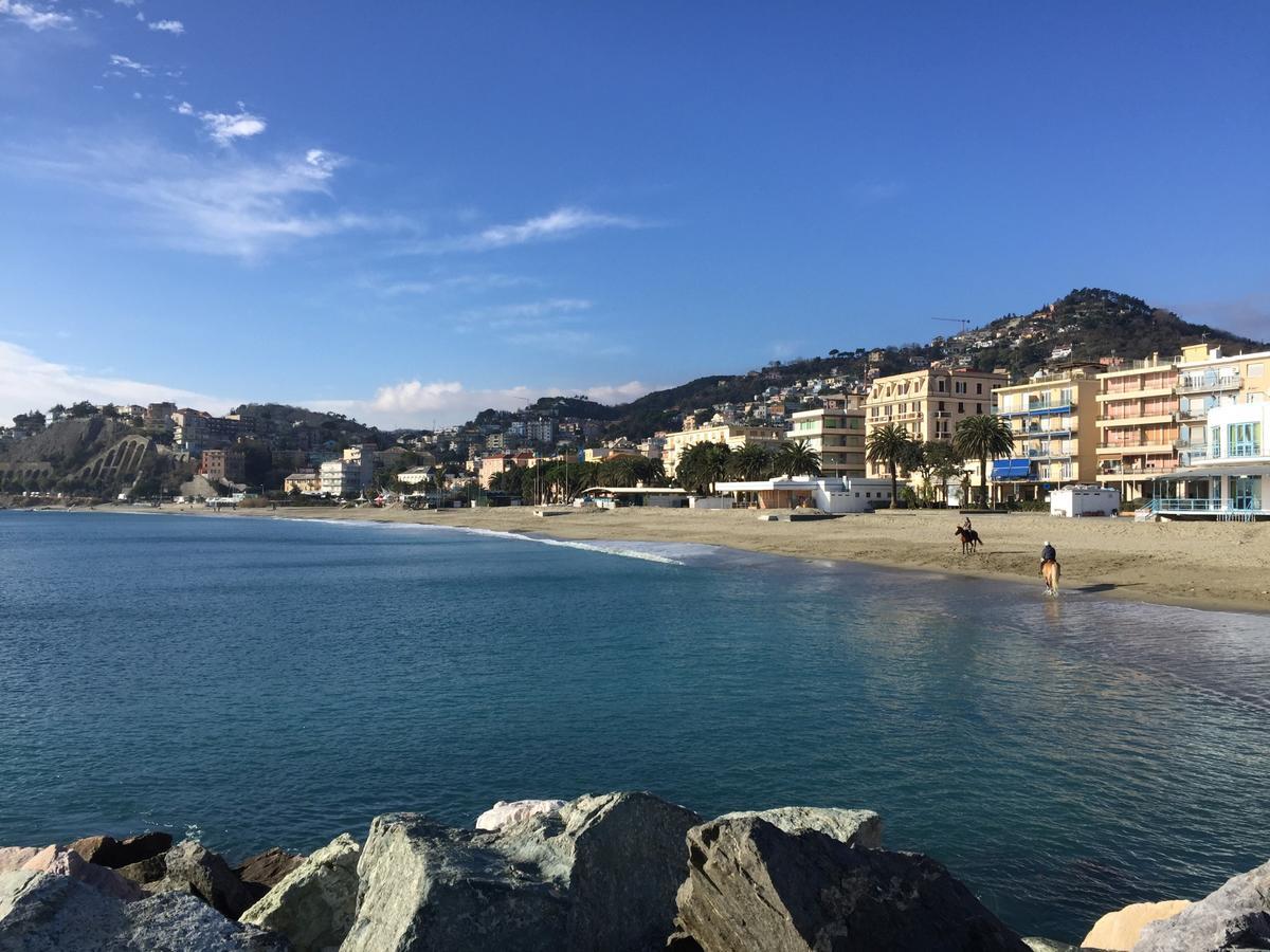 Appartamenti Mare Azzurro By Holiday World Albisola Superiore Exterior photo